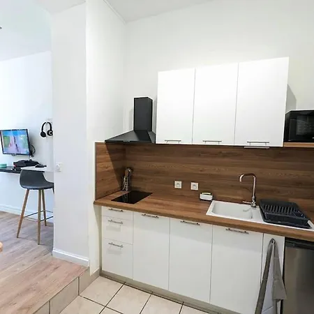 Au Calme En Ville, Sans Vis A Vis Et Climatise