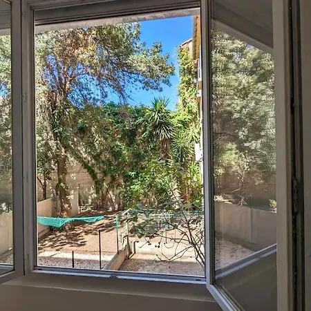 Au Calme En Ville, Sans Vis A Vis Et Climatise *